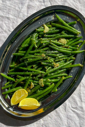 Garlic butter green beans tossed with fresh dill and lemon